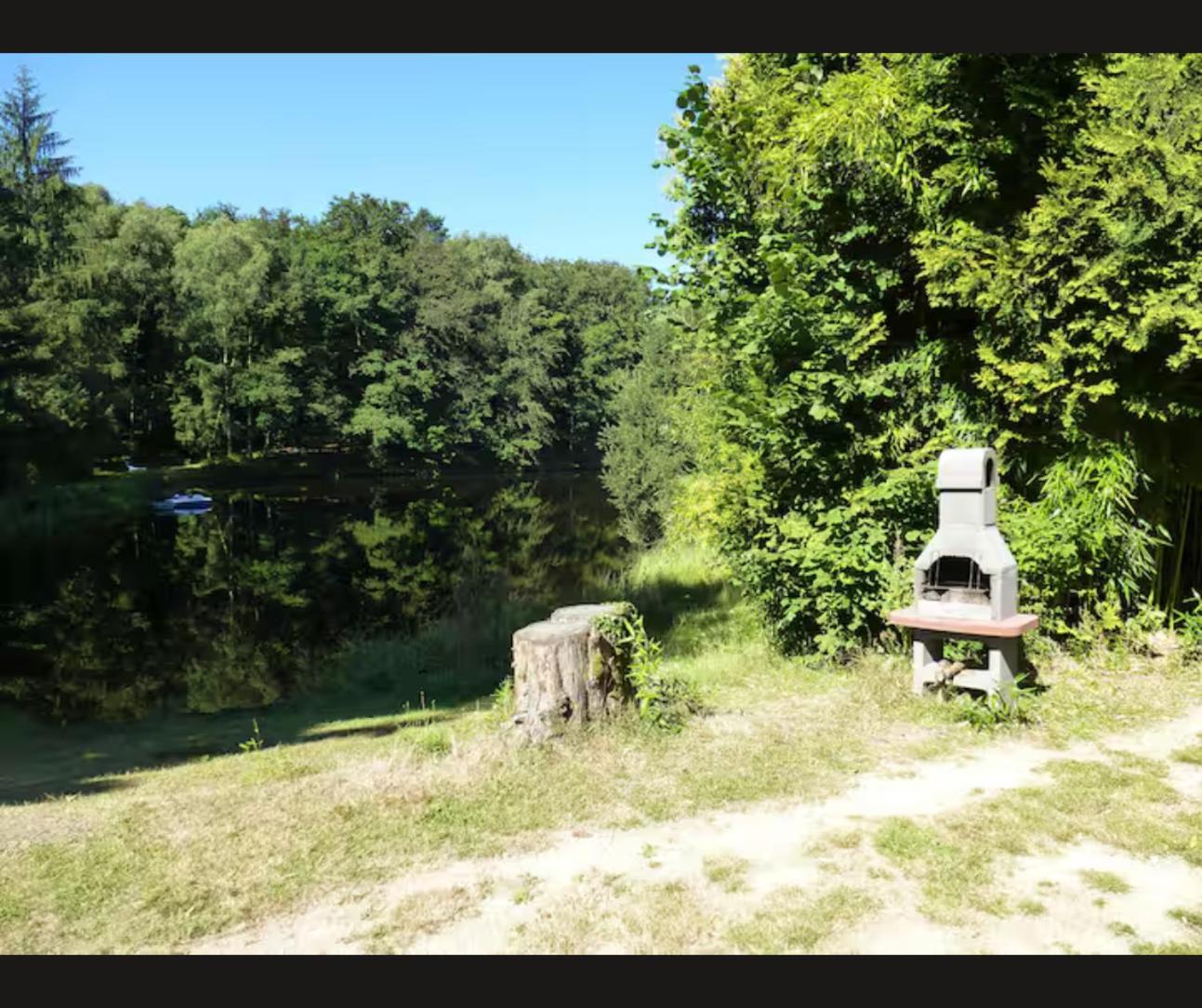Cabane Limousine Au Bord D'Un Etang Bonnac-la-Côte Kültér fotó